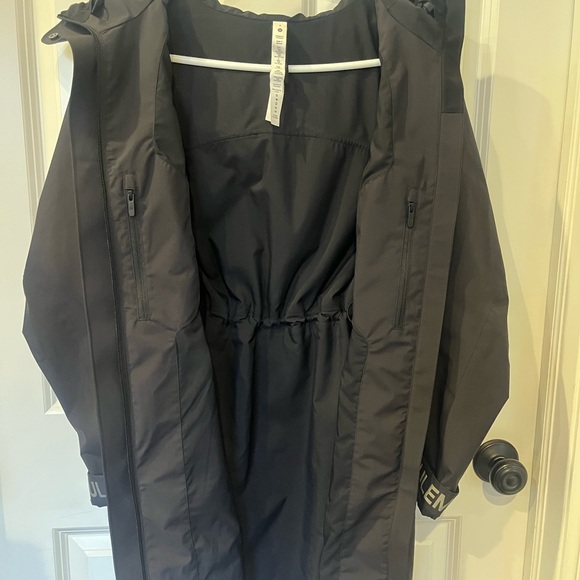 Lululemon Athletica Rain Rebel Black Trench, Size 6 - Picture 8 of 16
